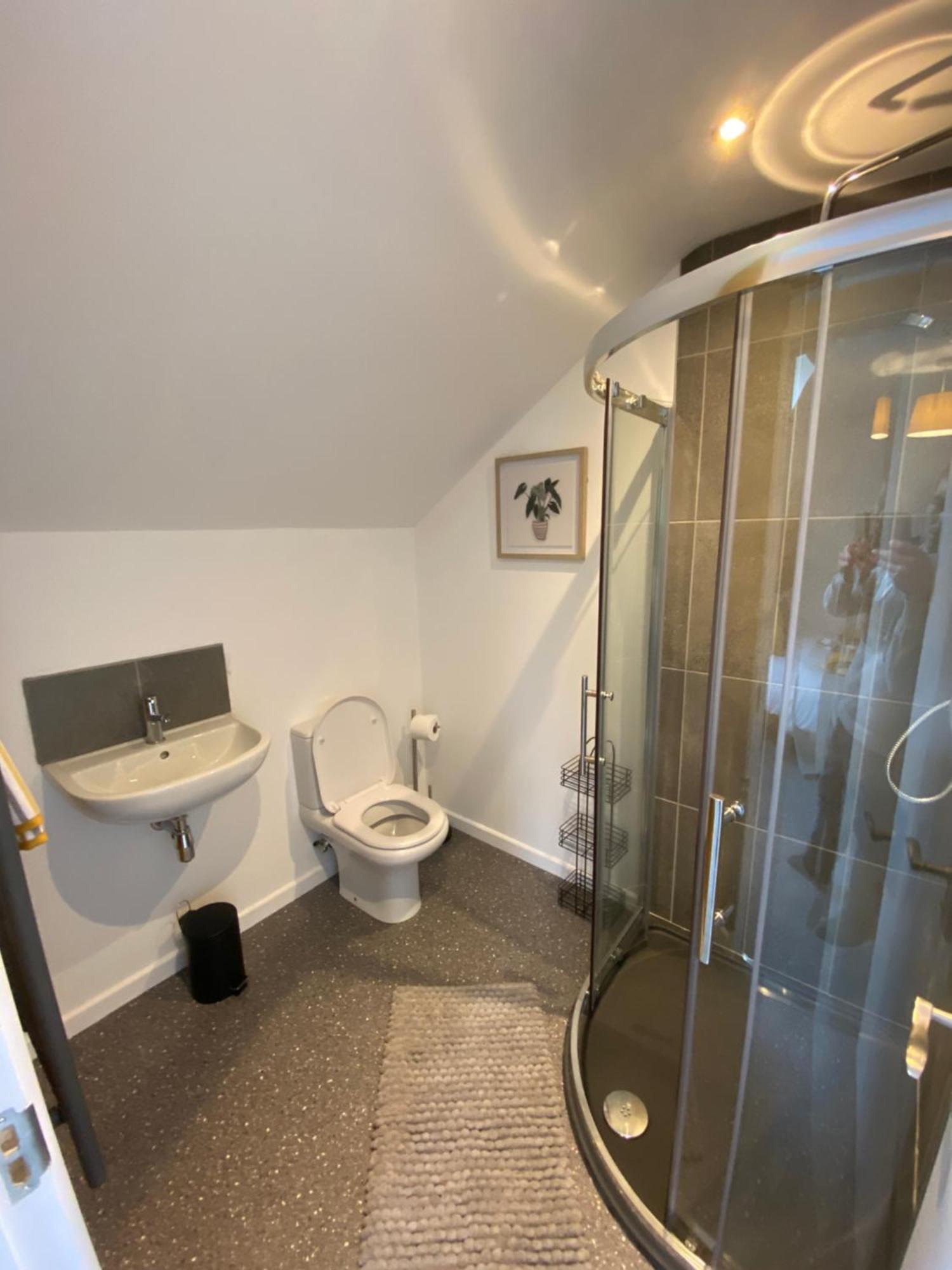 Modern Studio Apartment Set Beneath The Black Mountains A Stones Throw From The Offas Dyke Path Clodock Eksteriør billede