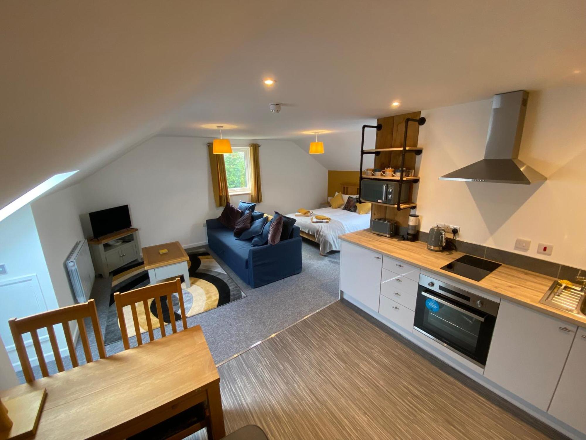 Modern Studio Apartment Set Beneath The Black Mountains A Stones Throw From The Offas Dyke Path Clodock Eksteriør billede